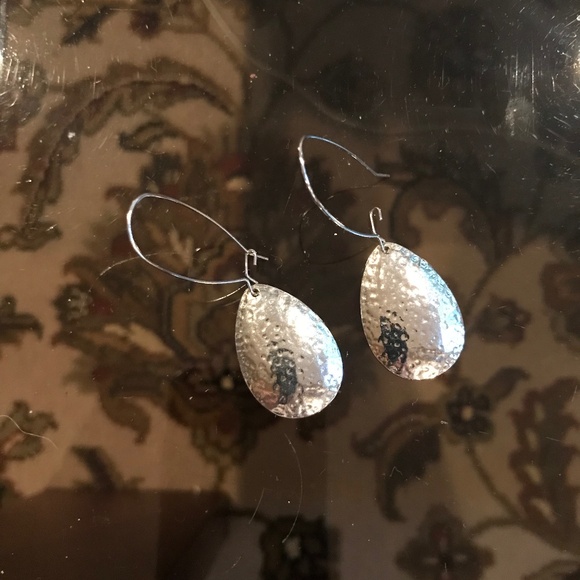 Pair of large raindrop shaped silver earrings - Picture 1 of 5